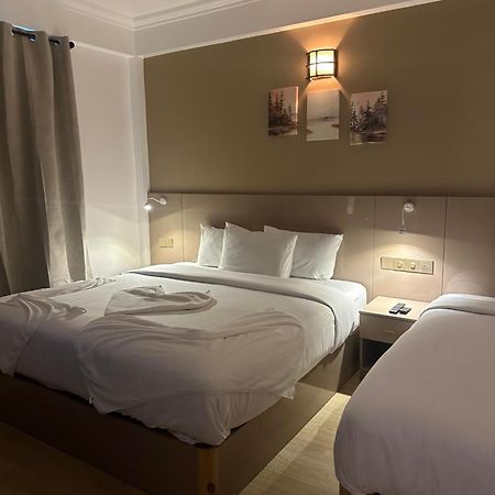 The G Ten Holiday Inn 胡鲁马累 外观 照片