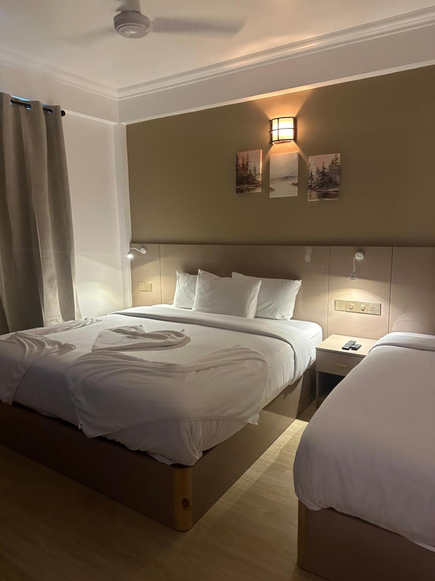 The G Ten Holiday Inn 胡鲁马累 外观 照片